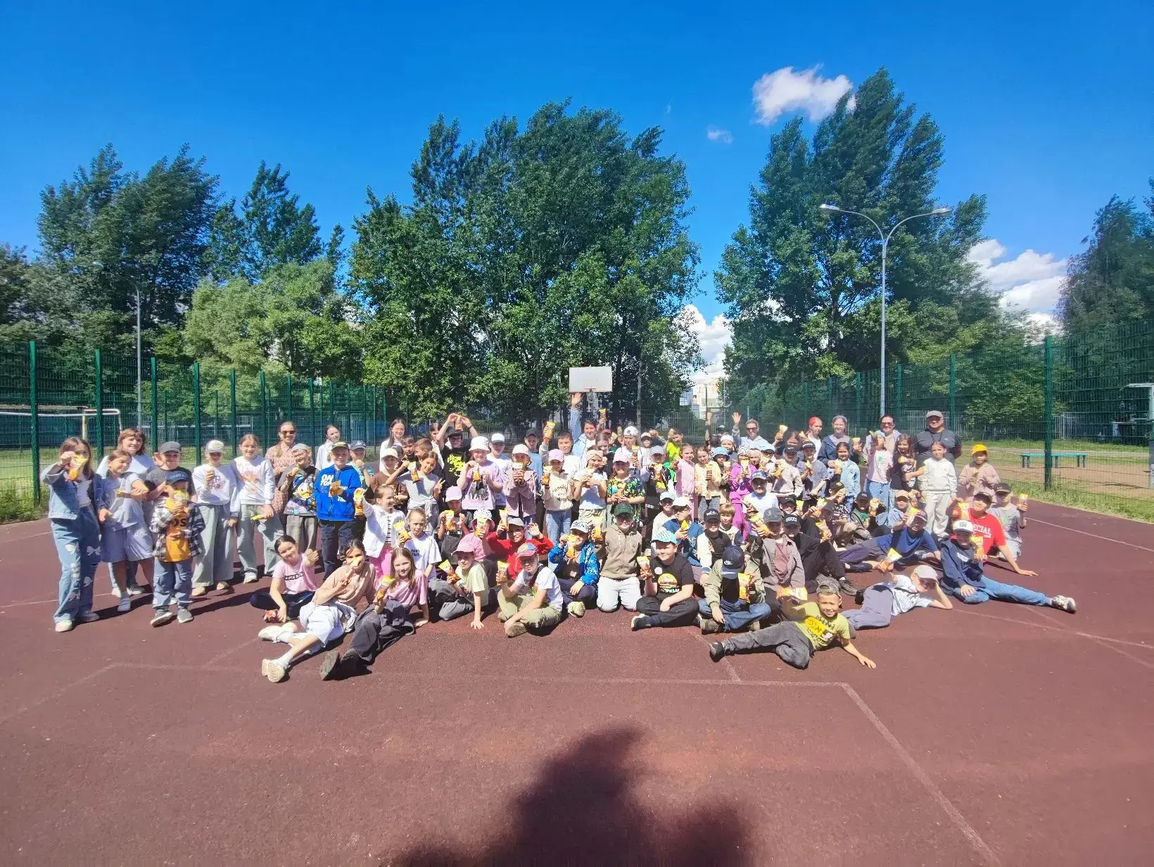 В летнем пришкольном лагере "Веселая страна"  "День защиты детей" 1 июня прошел насыщенно, весело и 