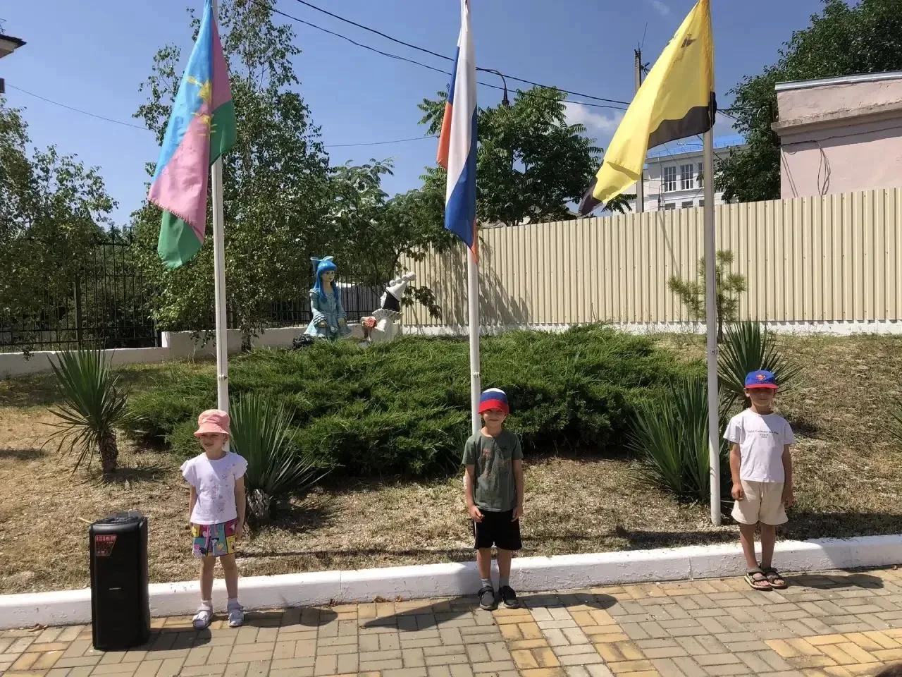 Открыли новую неделю торжественным церемониалом подъема флагов! 😄👍🇷🇺🇷🇺🇷🇺   Лучш...