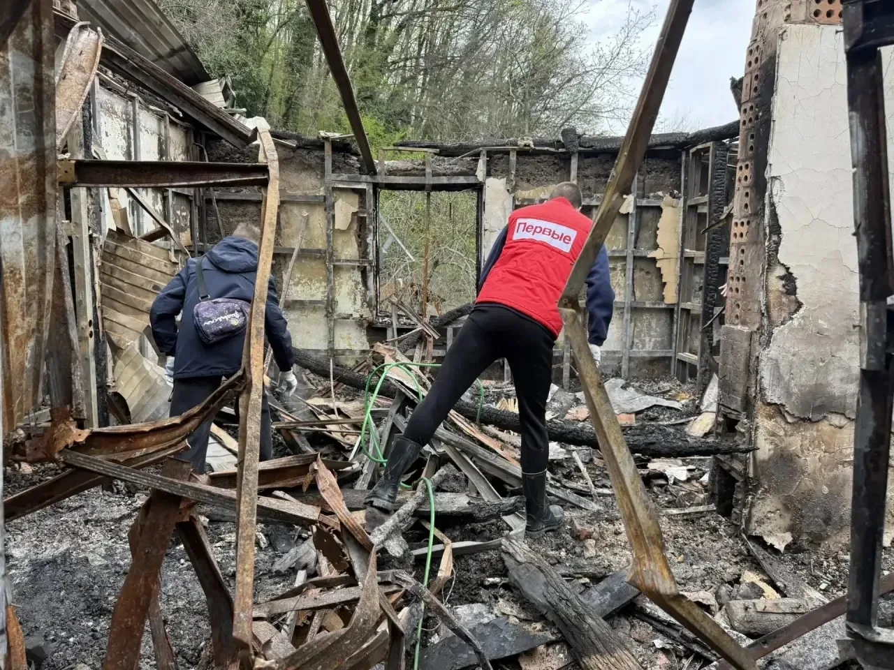 ‼ Туапсе #МЫВМЕСТЕ  Сегодня с раннего утра 100 волонтеров работают на местах ликвидации последствий 
