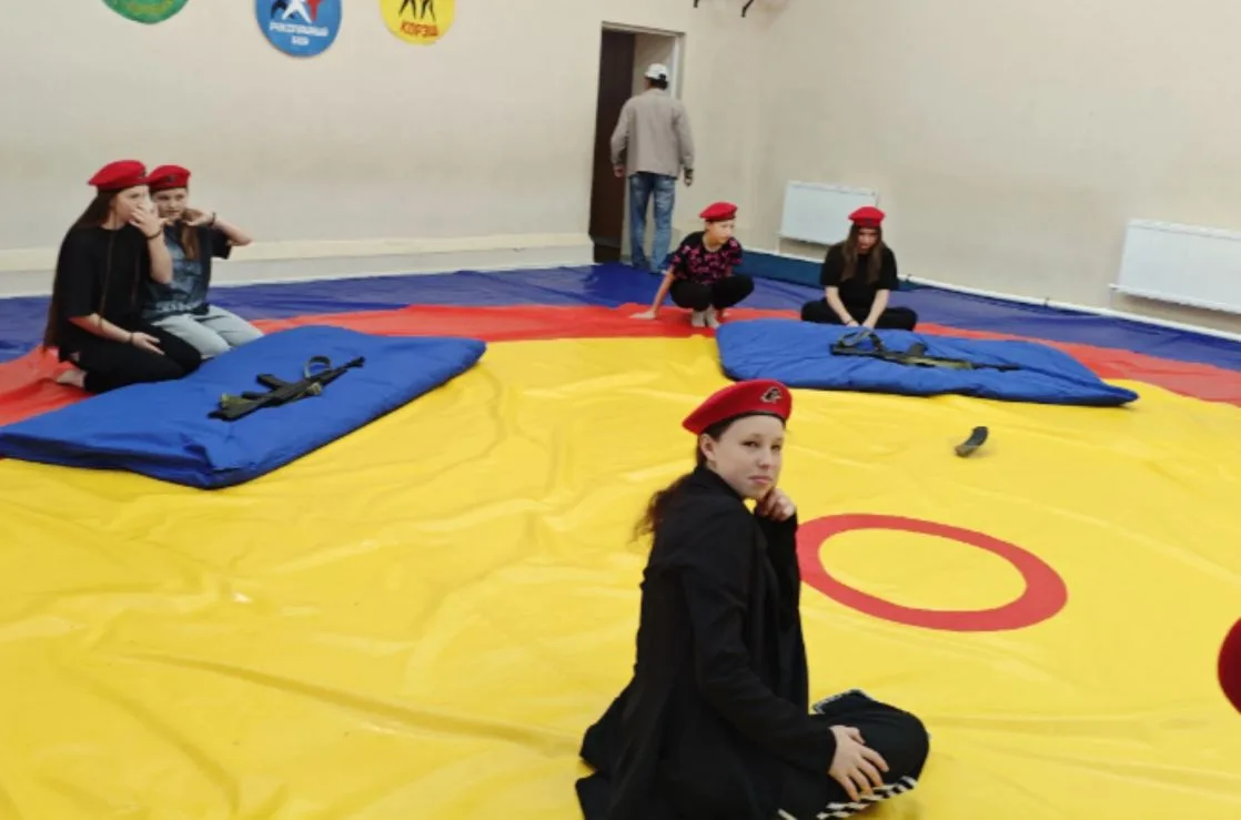Вчера юнармейцы посетили занятия в Доме Детского Творчества, где учились собирать и раз...