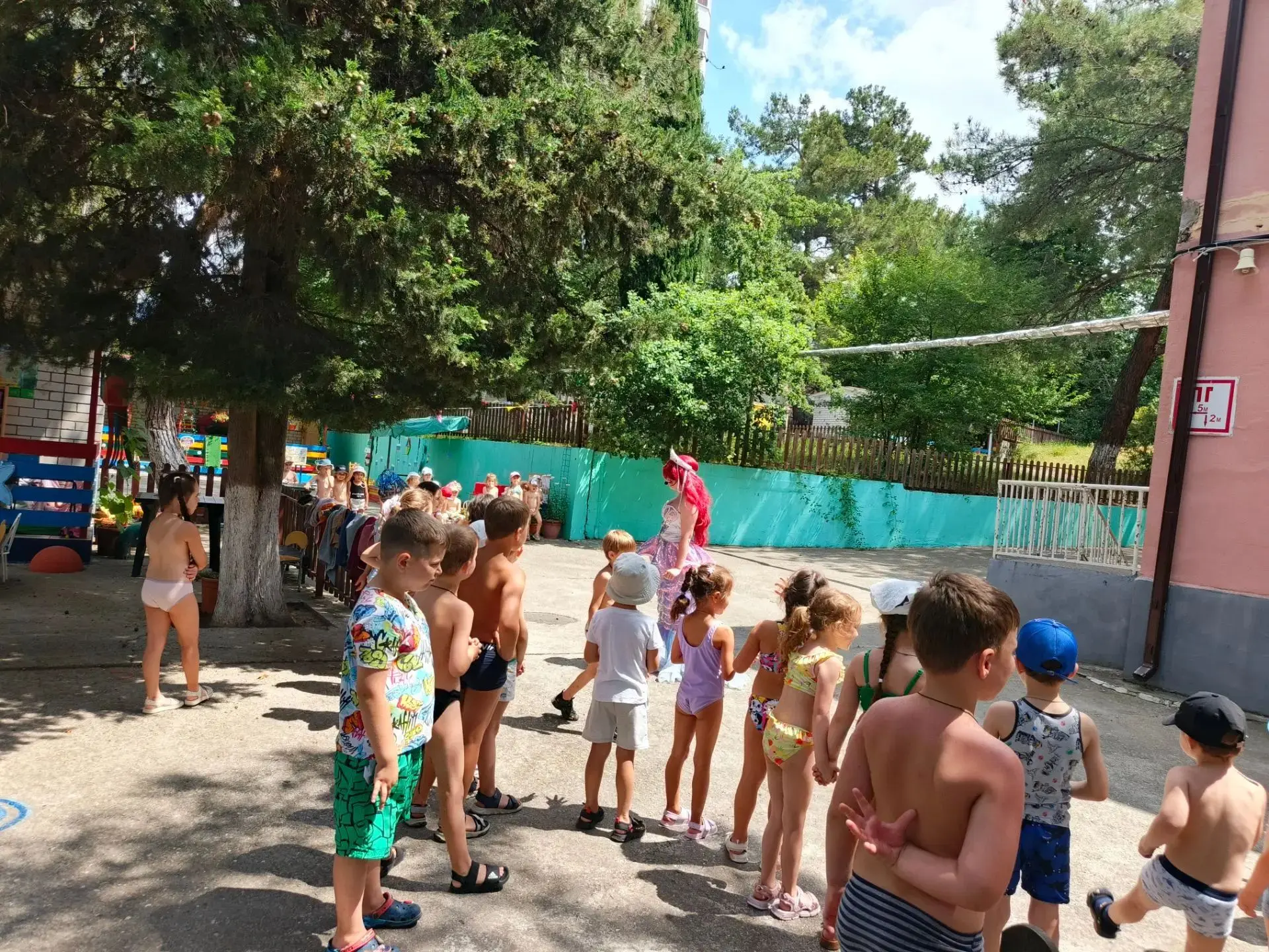 Пока все планировали выходные, мы устроили настоящий пенопад! 🫧

В прошлую пятницу территория сада 