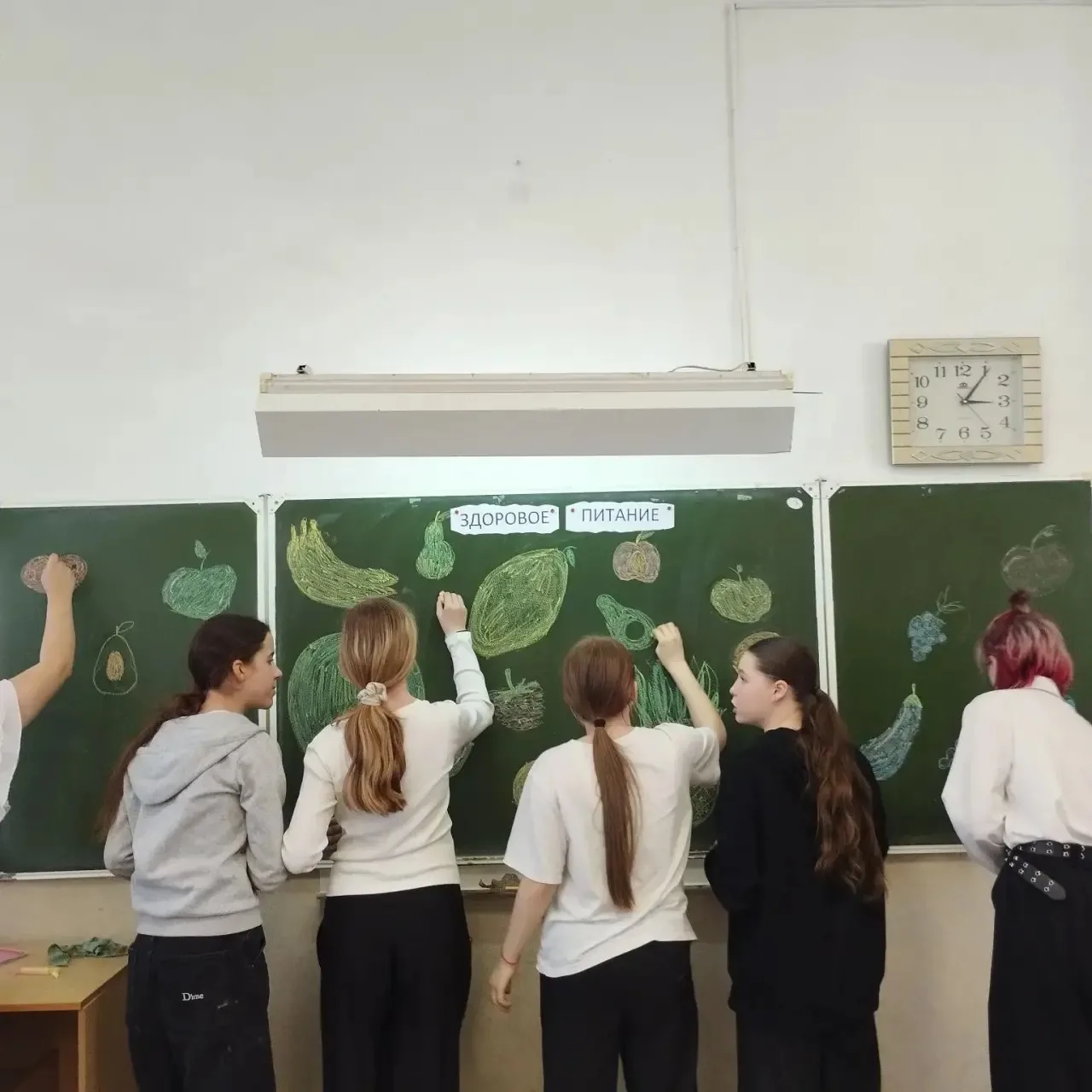 🍏 Неделя здорового питания в нашей школе 🍏   Эта учебная неделя посвящена вопросам правильного и сба