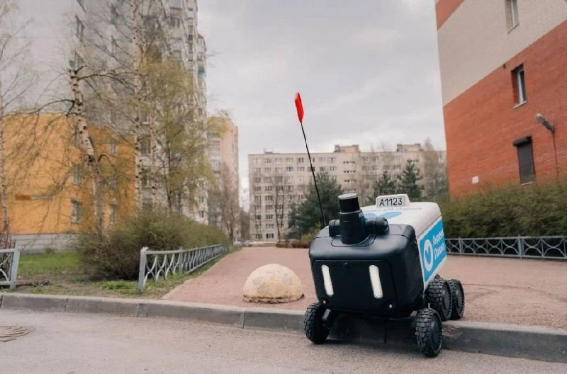 🤖 Роботы-доставщики вышли на улицы центра Петербурга