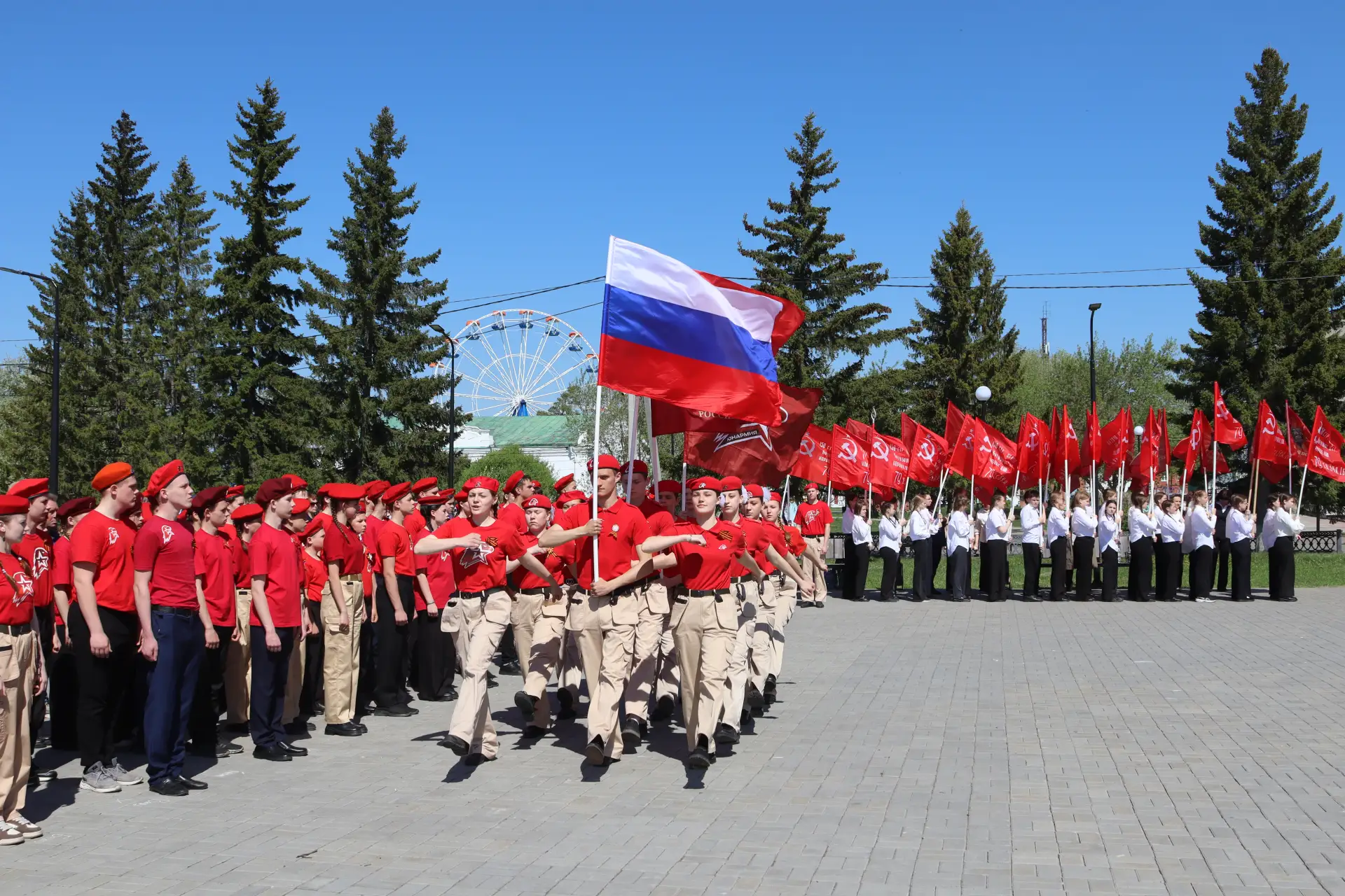 Сегодня в рамках патриотической акции «Эстафета Знамени Победы» в городе Тюкалинске сос...