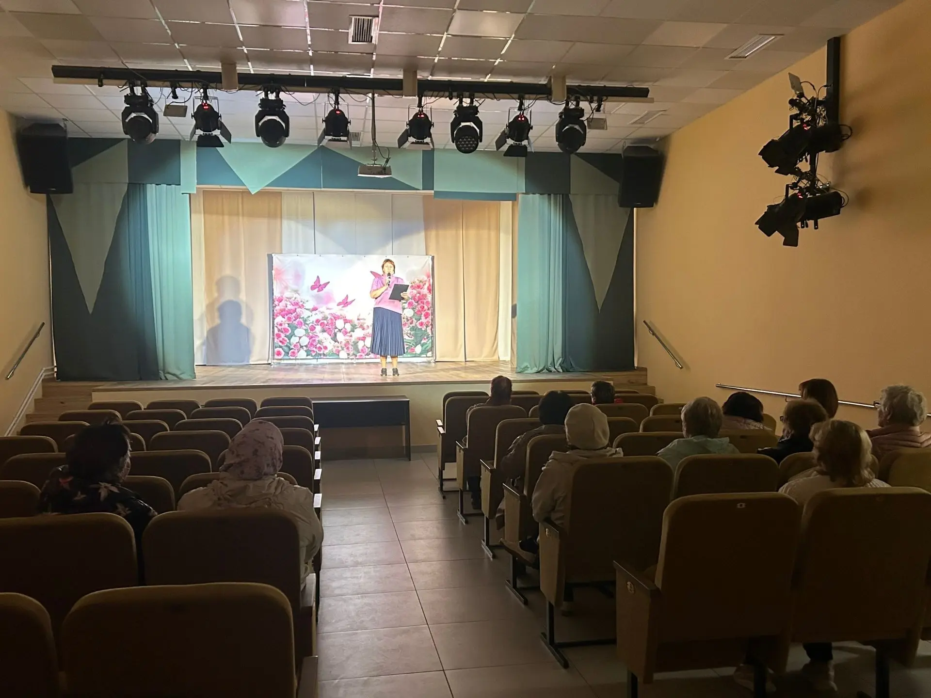 1 октября в Чурилковском сельском доме культуры прошла концертная программа «Молодость ...