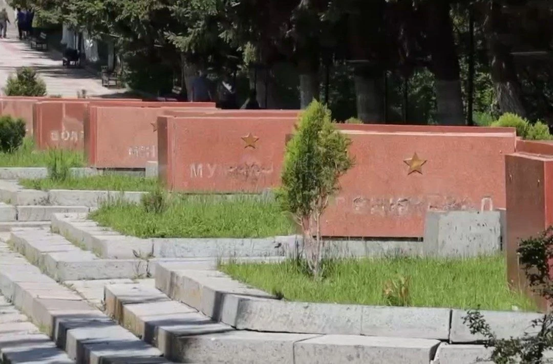 В армянском Гюмри осквернили мемориал, посвящённый героям Великой Отечественной войны