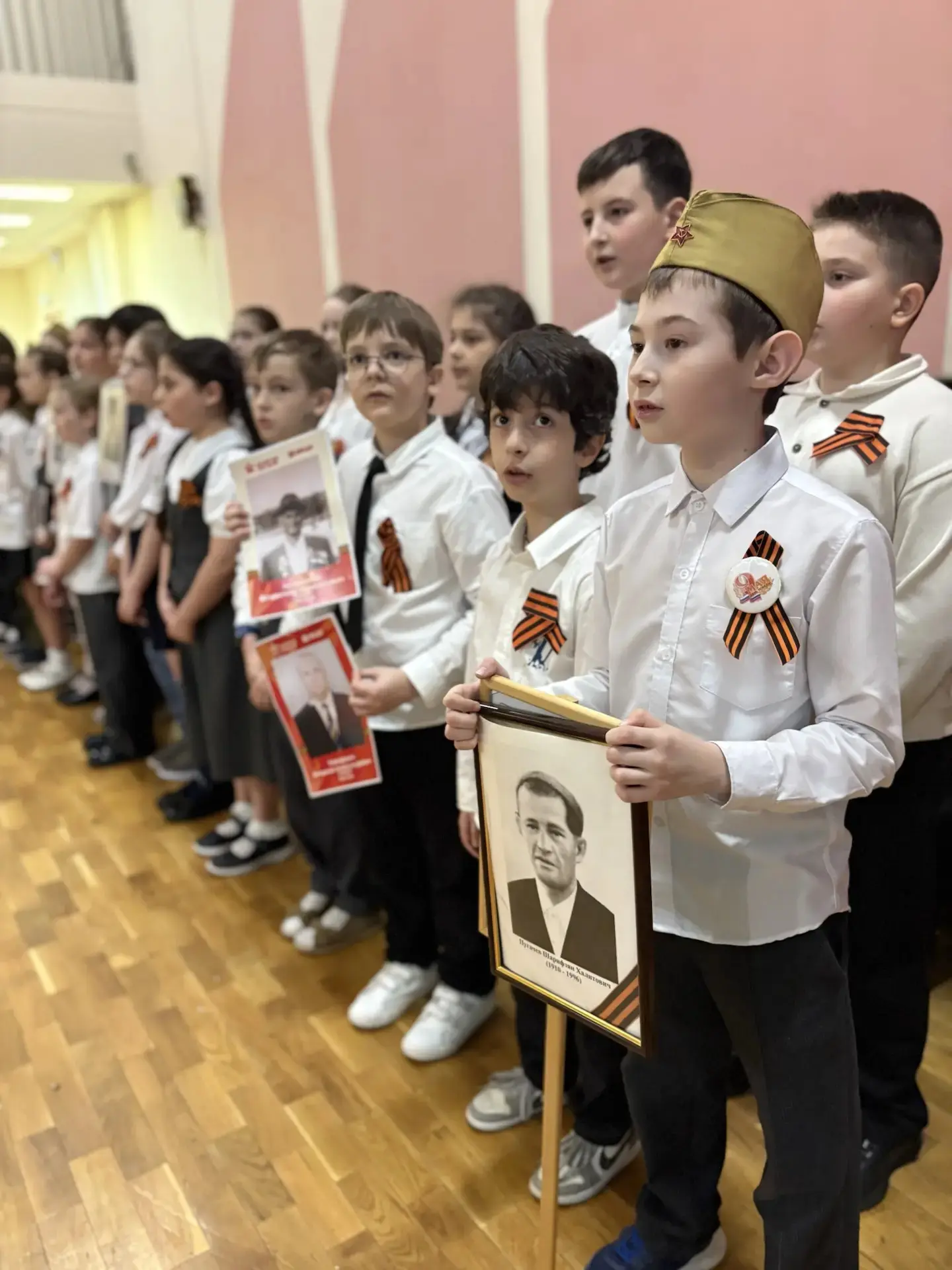 🕊️ «Бессмертный полк» в нашей школе: память живёт в сердцах!   🇷🇺В нашей школе, как и по всей стране