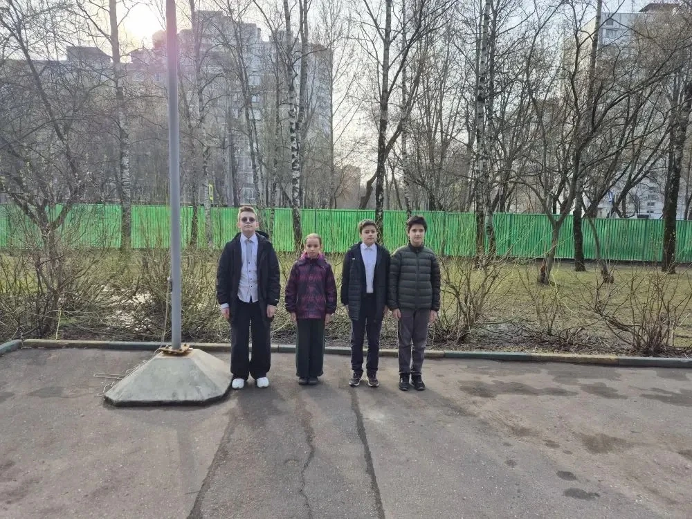 Флаг поднять!  🇷🇺Мы с огромной гордостью продолжаем рассказ про ребят, активных участников жизни шко