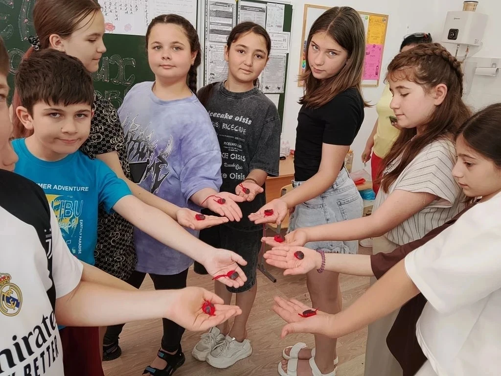 Сегодня в ПРИШКОЛЬНОМ ЛАГЕРЕ «ФОТОН » прошёл увлекательный День божьих коровок!🐞🐞🐞

Ребята из 4‑г