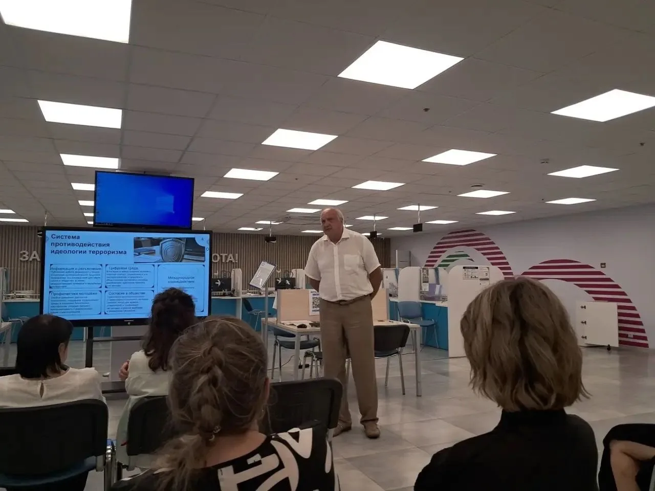 📌🔹Методист, преподаватель нашего центра Дегула С.А. провел занятие с работниками государственного 