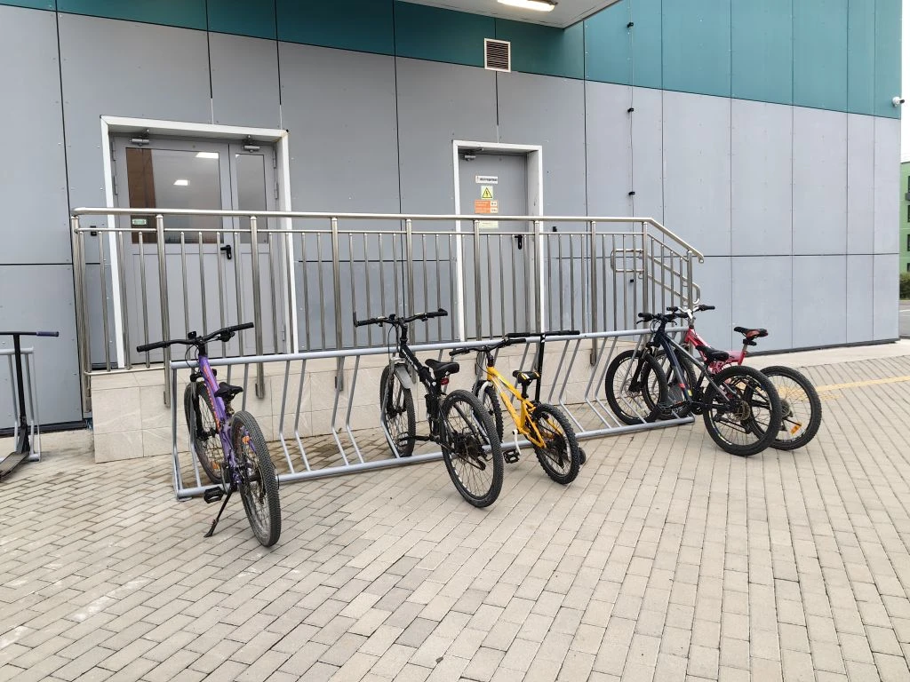 🥳 Первый совместный проект с Советом родителей нашей школы завершён! 🥳

🚲 16ого июня установили в