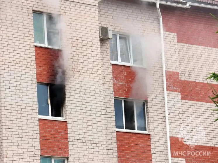 На пожаре в Великом Новгороде спасли пять человек

Пострадала внутренняя отделка и имущество одной и