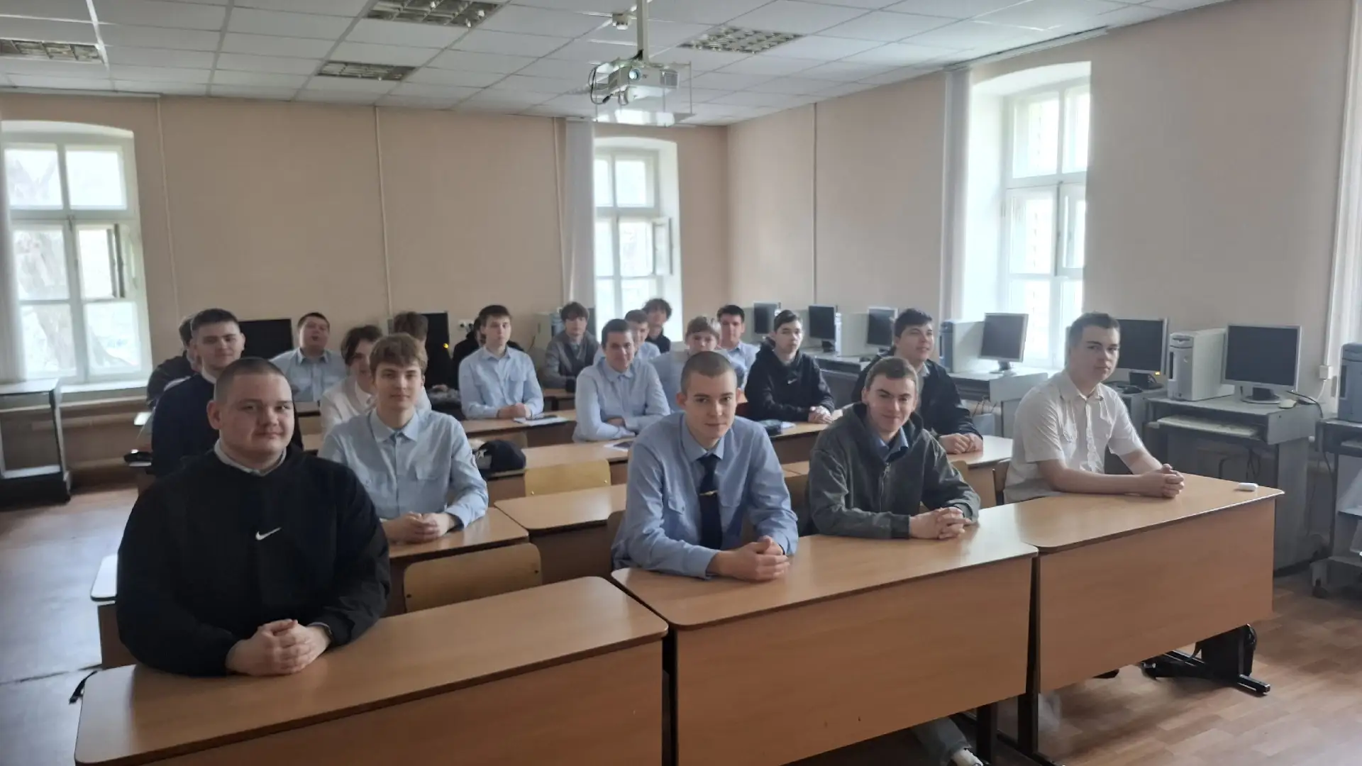 В группе ВОЭТ-253 прошёл классный час на тему: "Профилактика терроризма".  Терроризм – тема актуальн