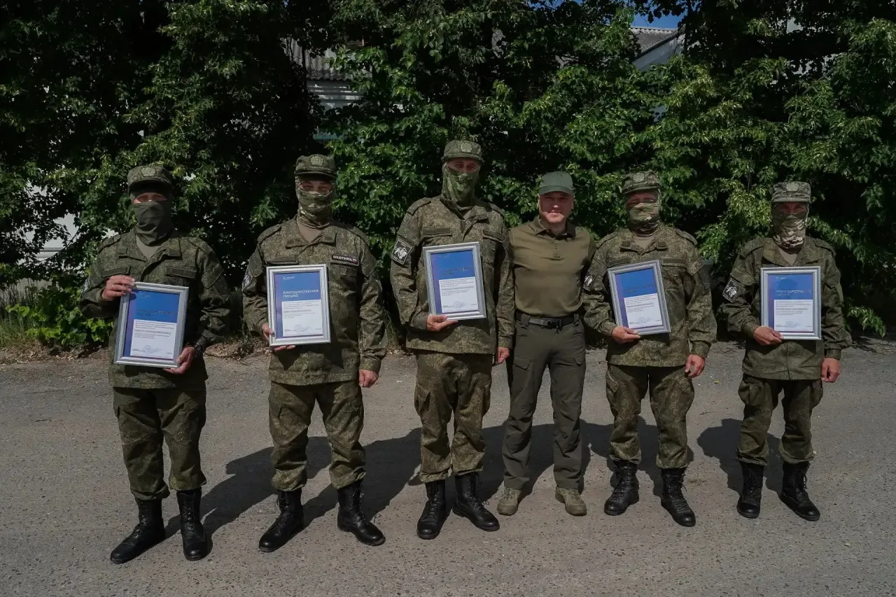 Резервистов «БАРС-НН» наградили благодарственными письмами в День России. Бойцы мобилиз...