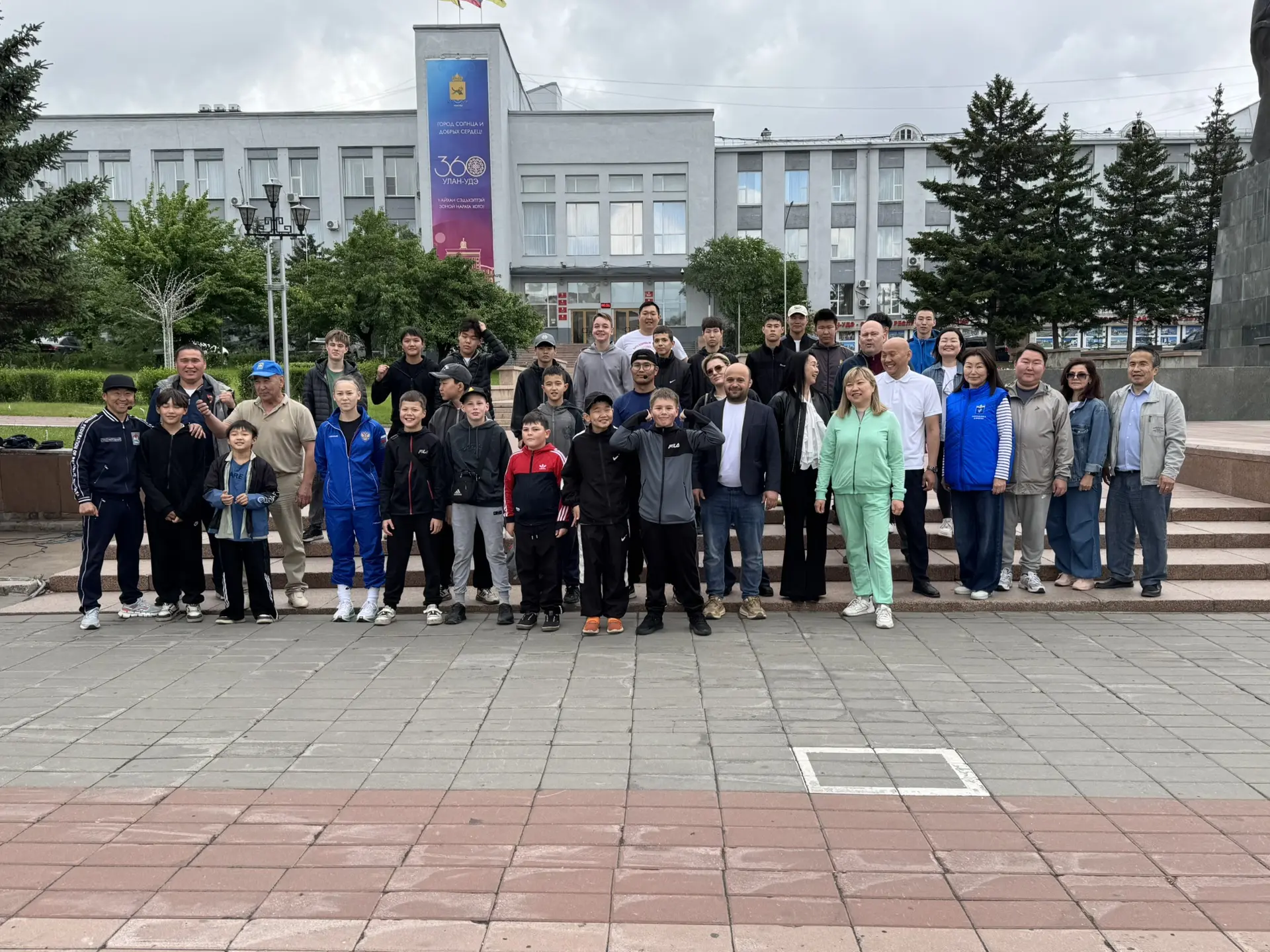 🥊 Держим удар, держим темп: зарядка с Бато-Мунко Ванкеевым

Утреннюю зарядку для жителей Улан-Удэ п