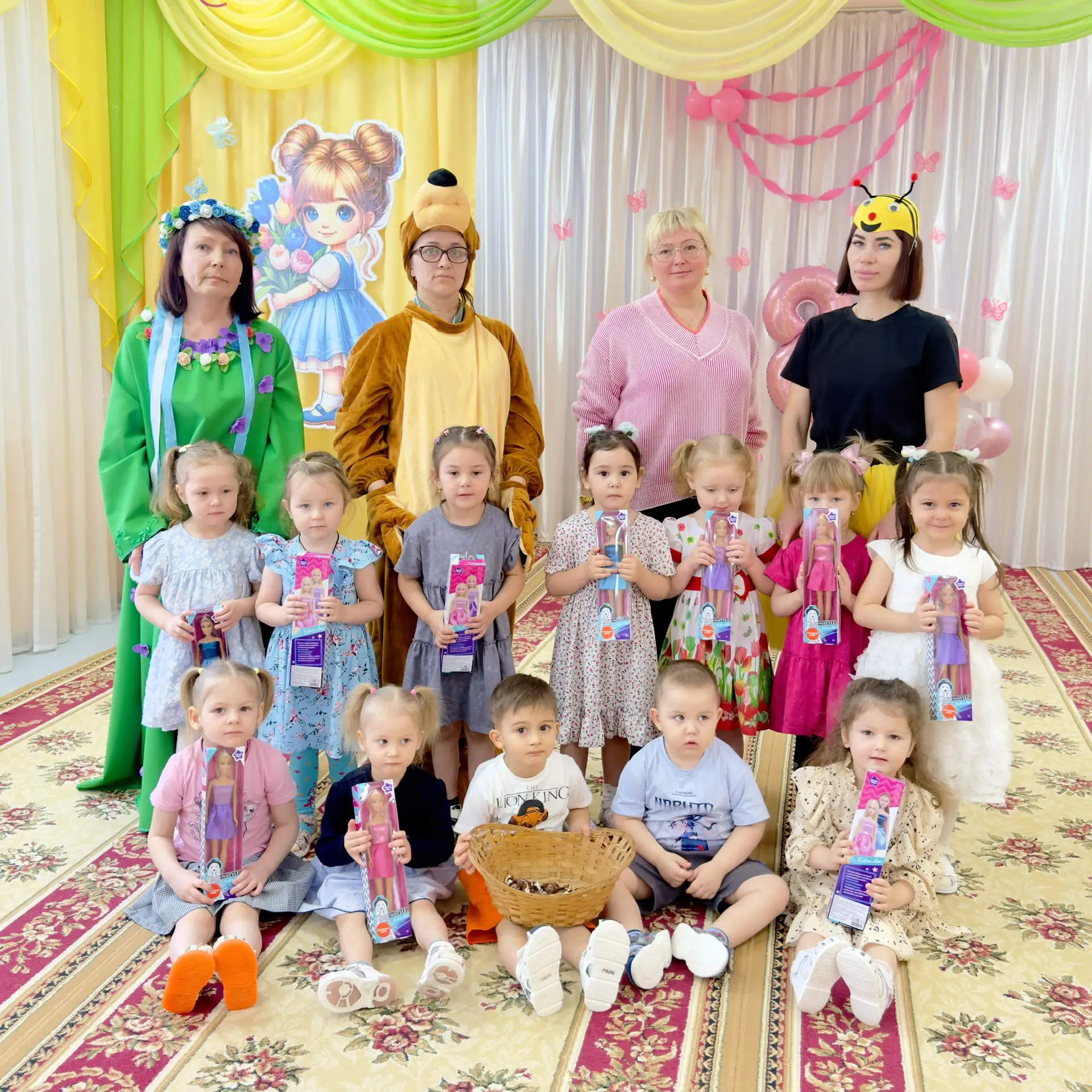 🌸 Начинаем марафон утренников к 8 Марта! В кадре — группа «Топотушки» 🌸