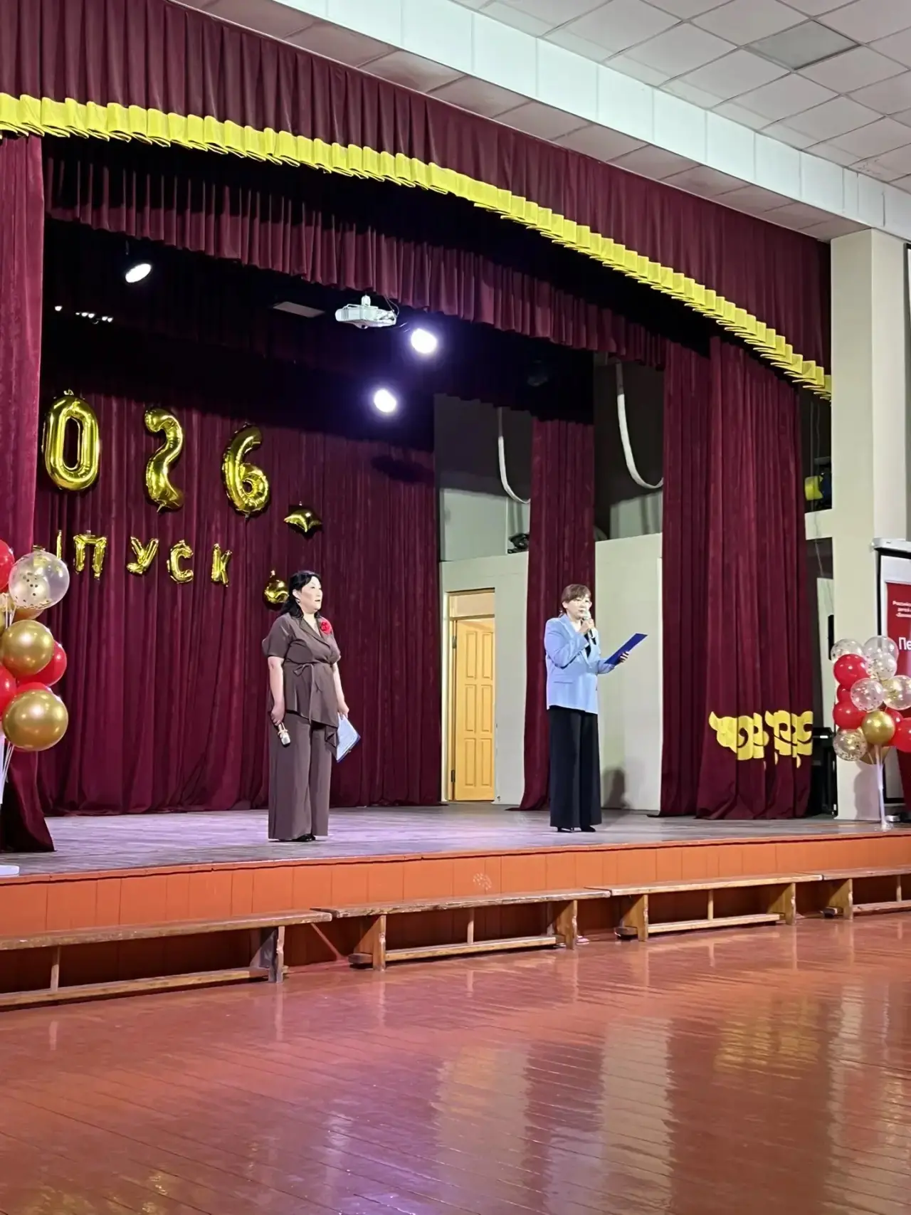 🎉 «Ура, каникулы! В начальной школе прошли линейки в честь окончания учебного года» 🎉  Учебный год п