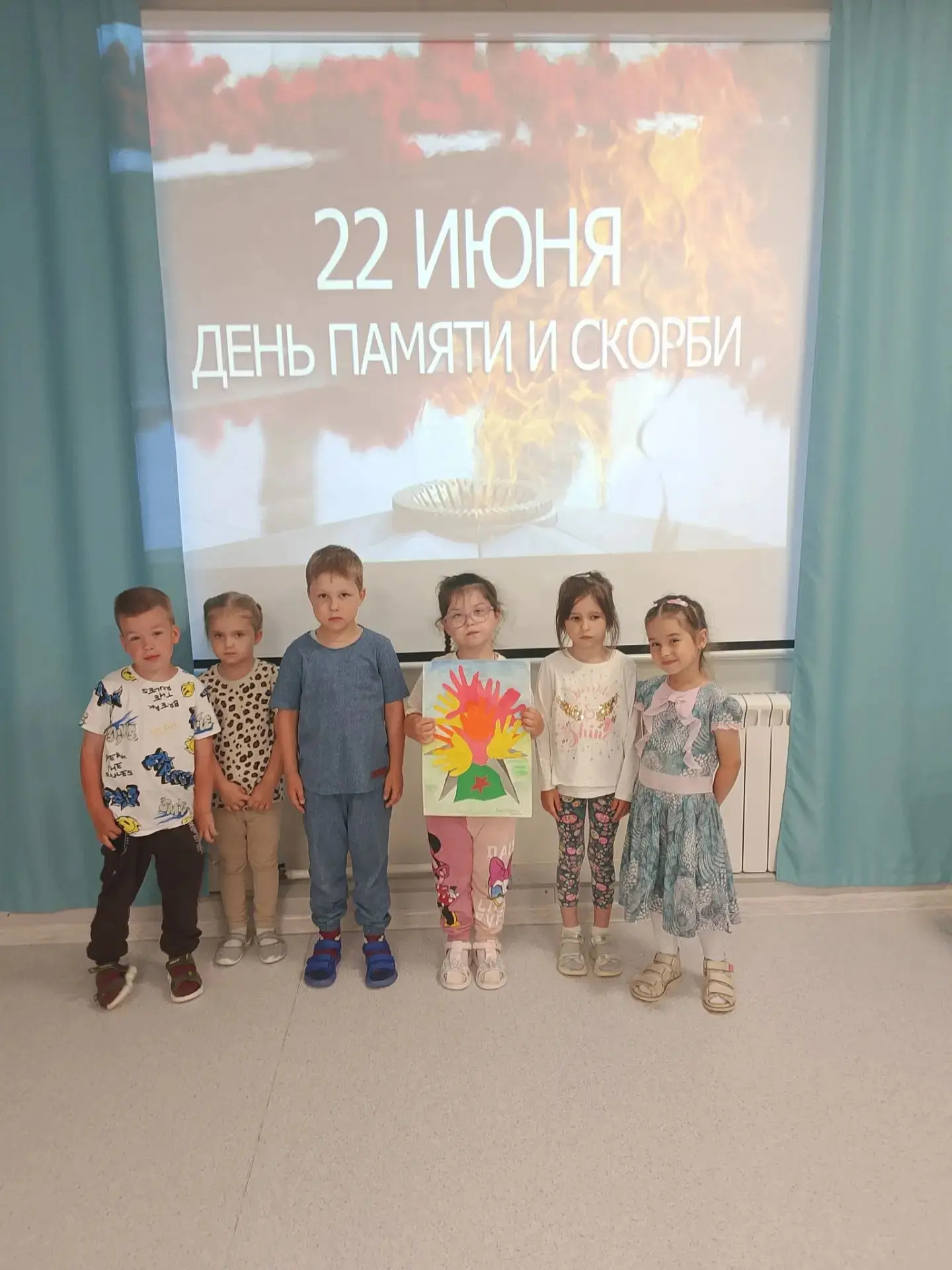 Сегодня состоялась трогательная встреча, посвящённая Дню памяти и скорби. 
С воспитанниками обсудили