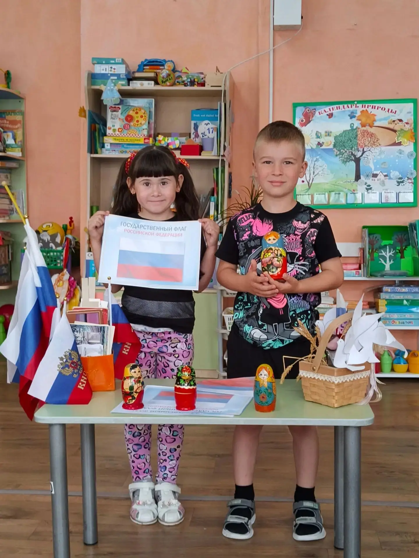 📌Сегодня наши старшие воспитанники продолжали знакомство с главным символом нашей страны.