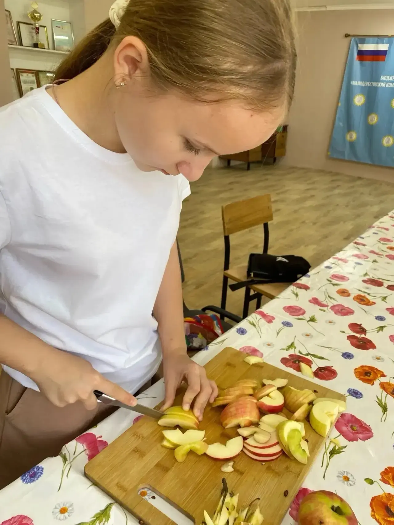 Вкусное занятие в кружке «Волшебная кулинария»! Ребятам предложили самим выбрать блюдо, и они единог