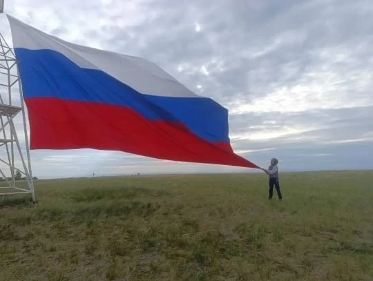 🏔 На Чатыр-Тау подняли флаг России в День России

Участники палаточного лагеря «Патриот» вместе с р