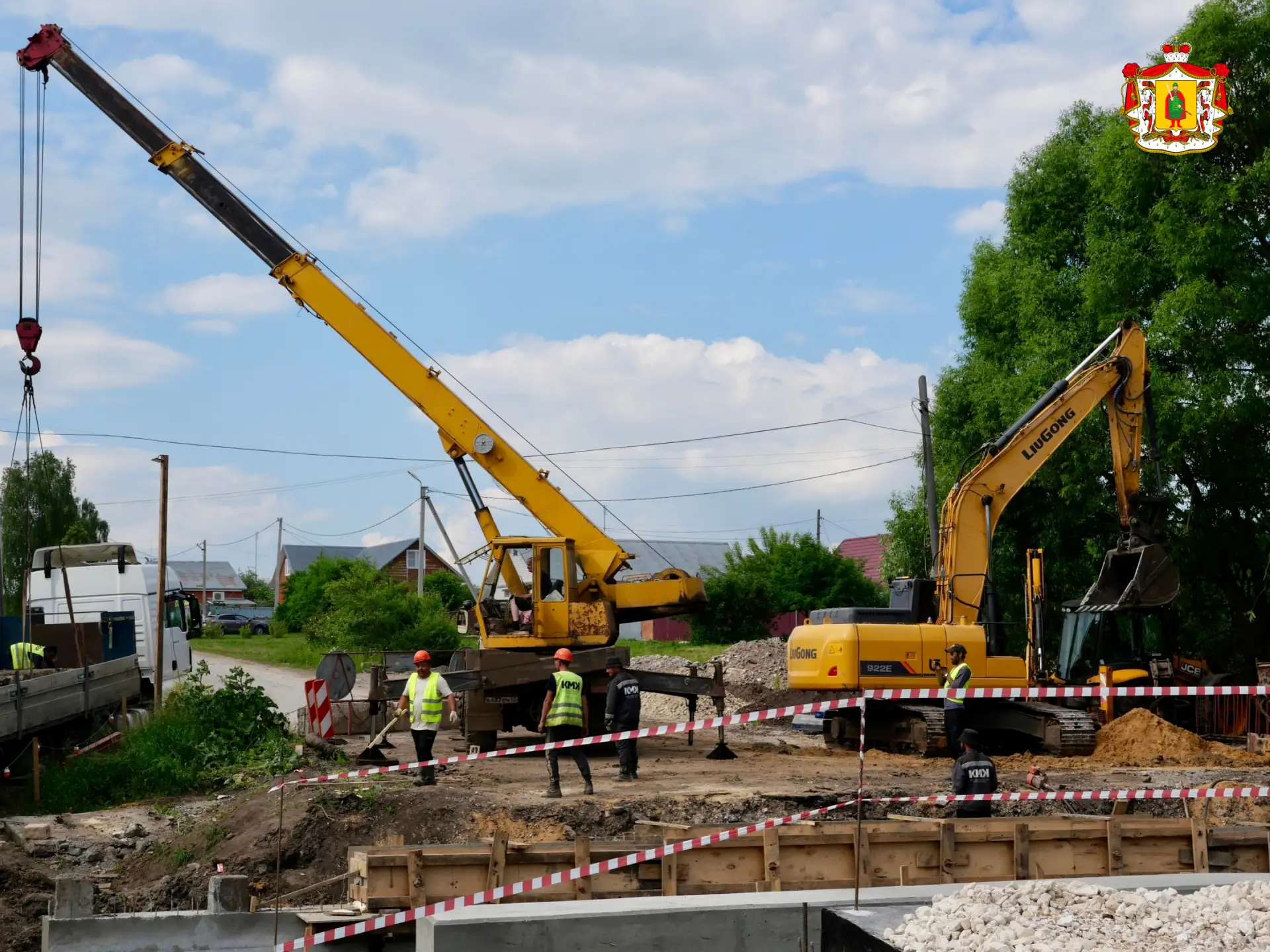 Идёт капитальный ремонт железобетонного моста в Захаровском округе.

Протяжённость моста в селе Заха