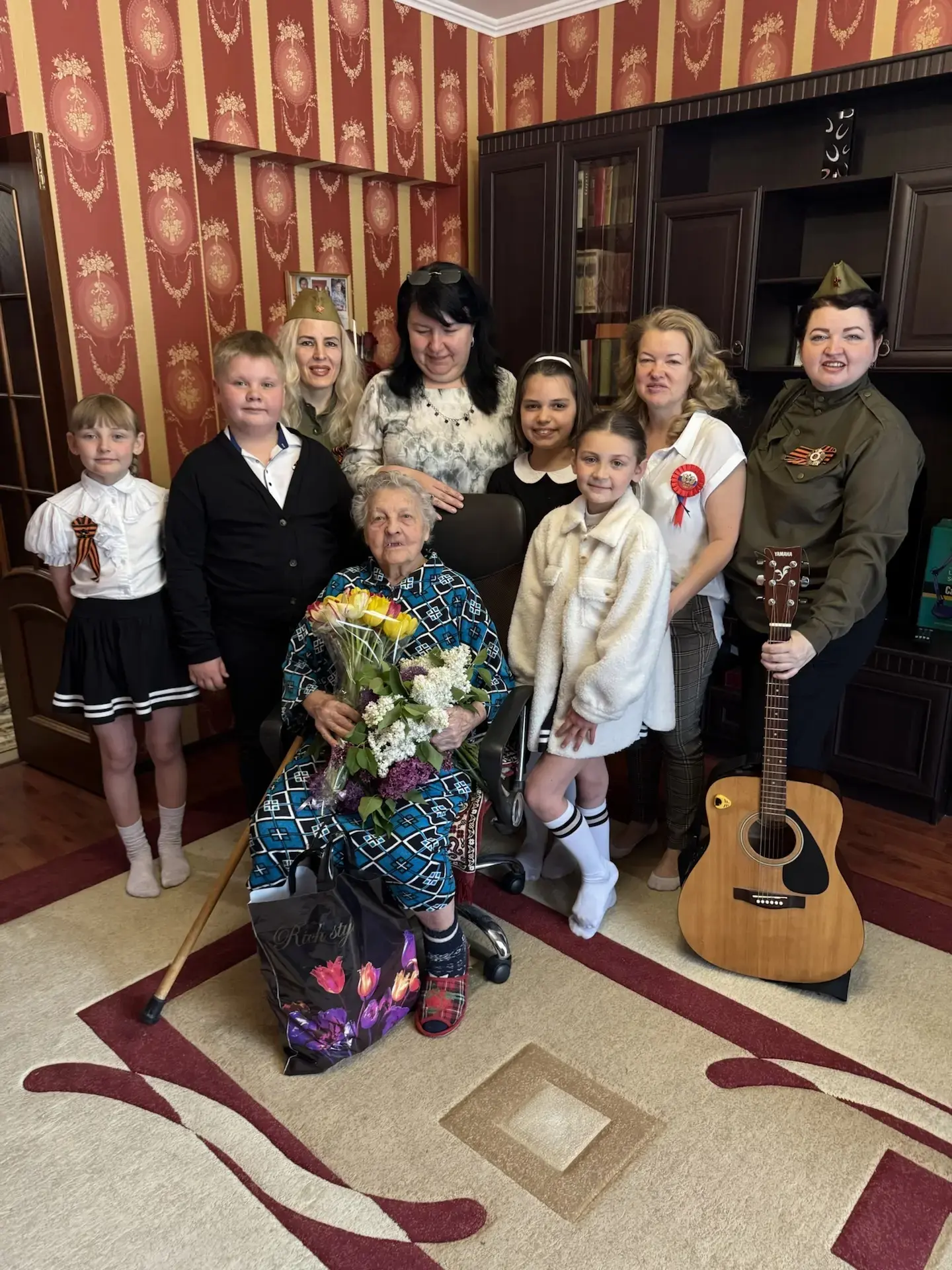 🌟 С Днём Победы: наши ученики почтили память героев 🌟  В преддверии 9 Мая наши ребята организовали т