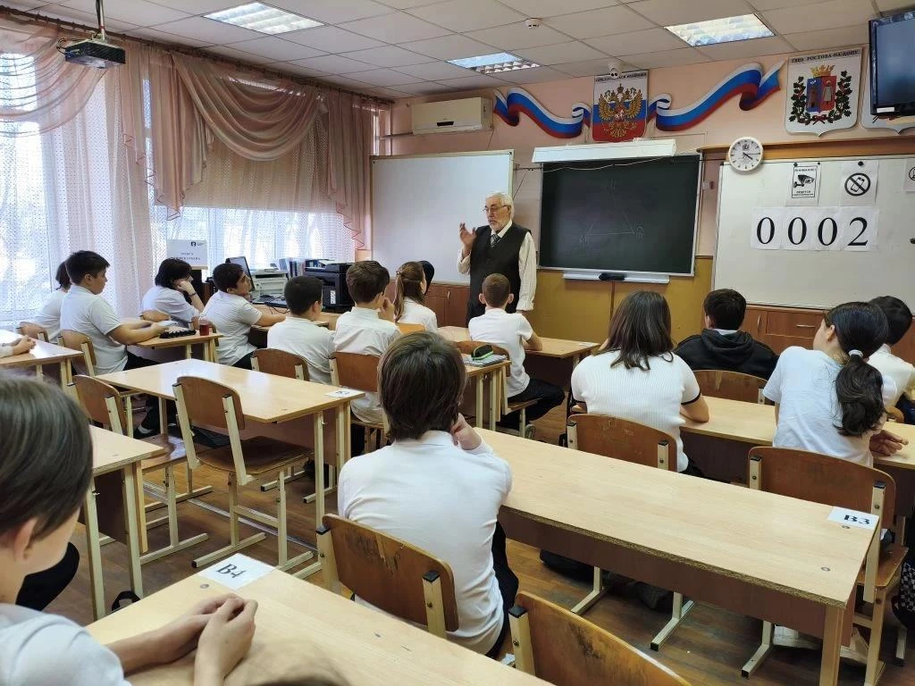 Выбор жизненного пути.  Для учащихся 6 «Г»  -полицейского класса прошла встреча с ветераном МВД — от