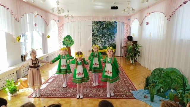 Театрализованная деятельность — это один из самых эффективных и доступных способов погружения детей 