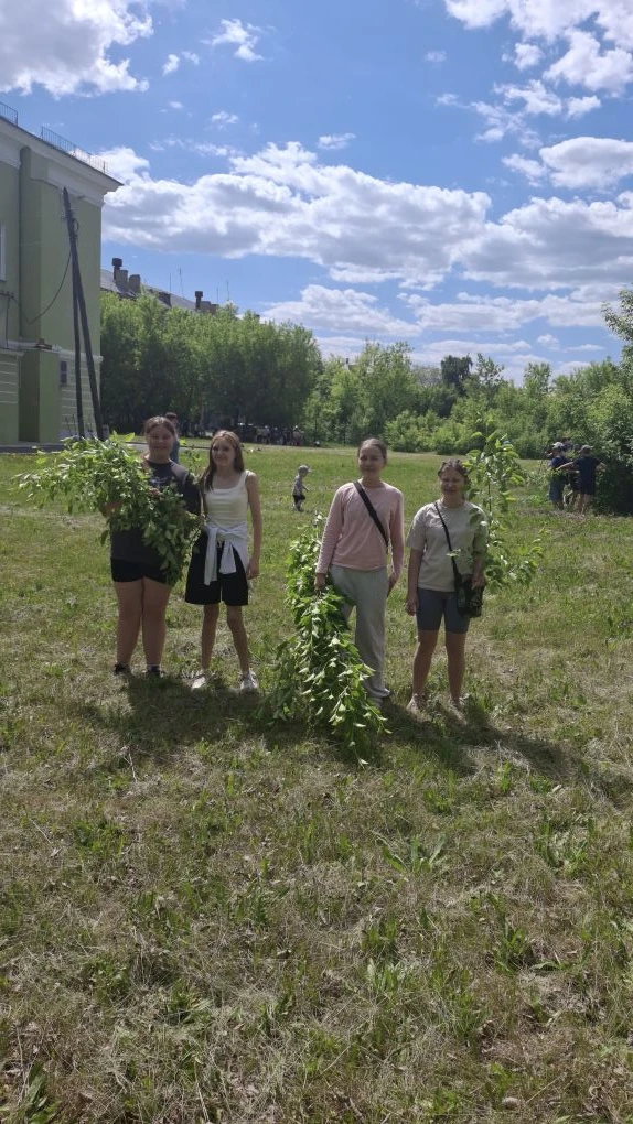 Традиционное общешкольное мероприятие "Здравствуй лето" объединило сегодня всю школу! Мы навели поря