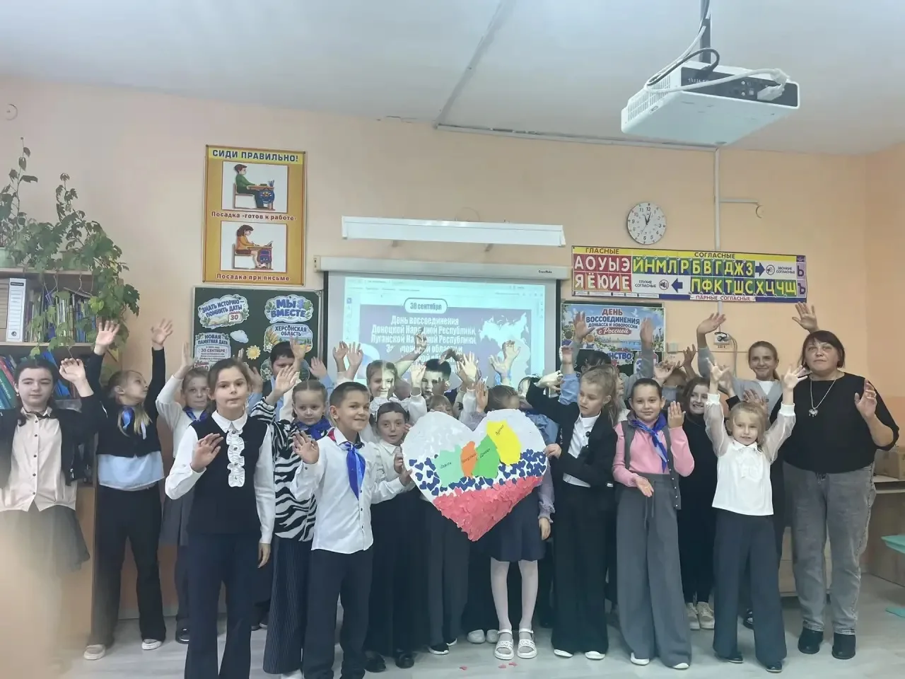 🎉 В нашей школе прошло особенное мероприятие для ребят из начальной школы! 💙