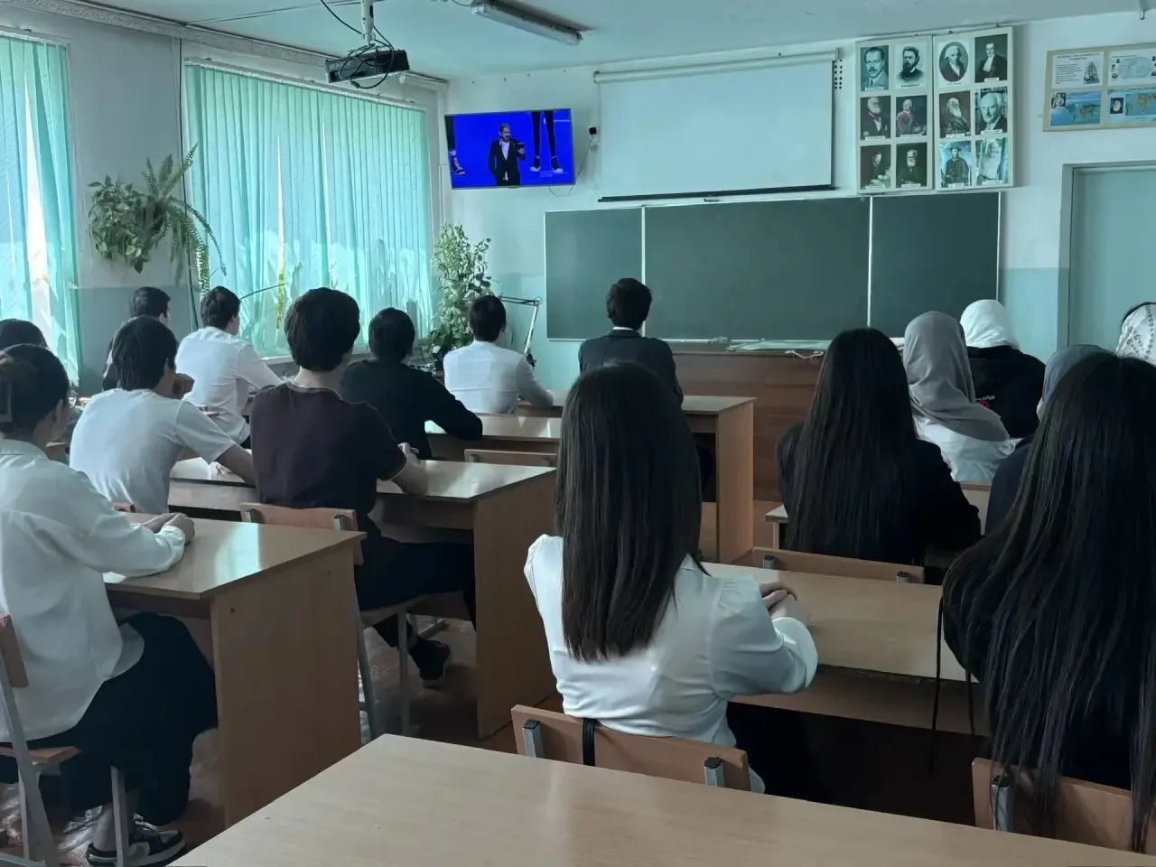 14 апреля для школьников страны прошел федеральный открытый урок «Как кодить на квантах». Его цель —