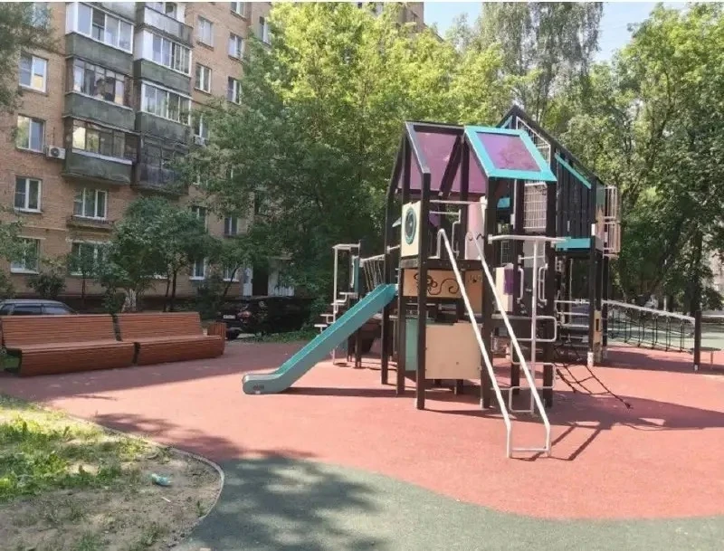 🌳 В Перово обновили детскую площадку
