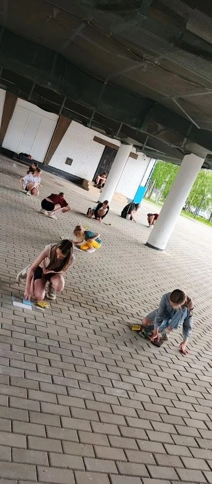"Россия в красках"Сегодня 10 июня на творческой площадке в МАУ КДЦ "Восток" для ребят нашего города,