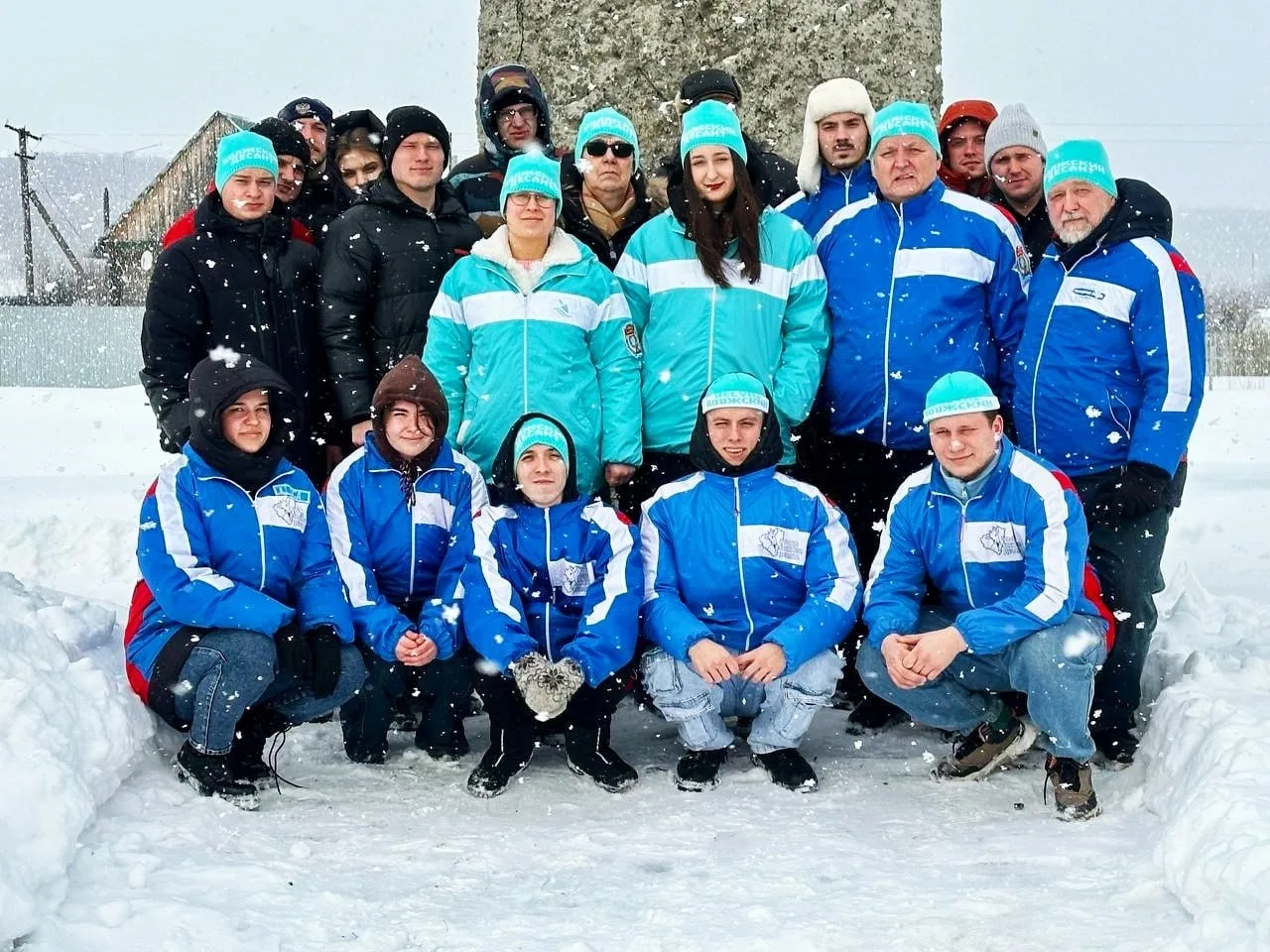 ❄ Студенты и ветераны студенческих отрядов приняли участие в акции «Снежный десант»  📅 На минувшей н