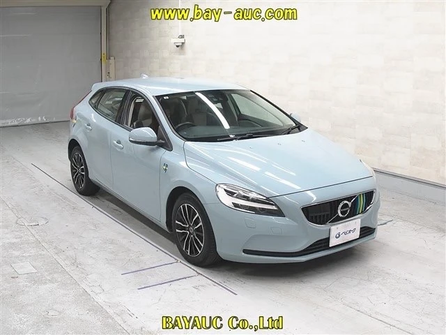 VOLVO V40 2019 года под заказ 🇯🇵