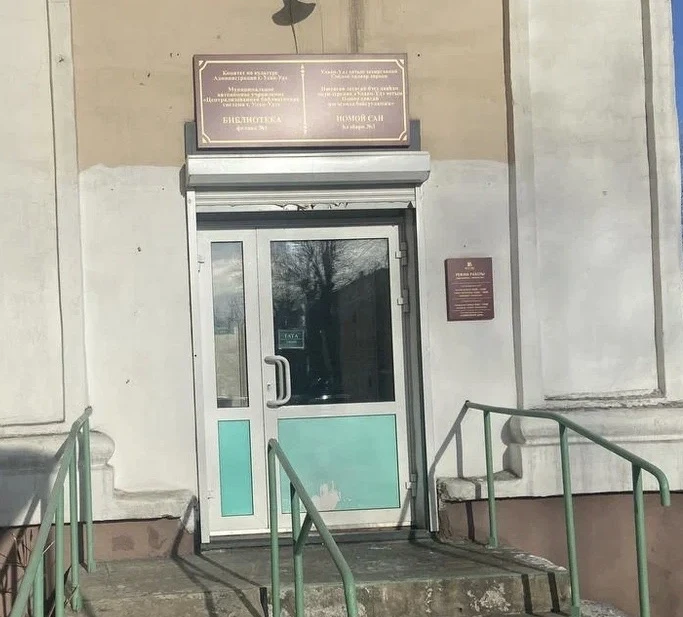 Обновим внешний вид культурно-досугового центра «Рассвет».  С июля начнем менять витражи по всему пе