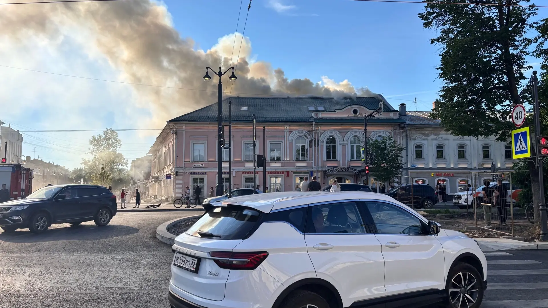 ⚡️Пожар в «Праге» на Мира, 22. Что известно на данный момент: 

Возгорание началось на кровле здания