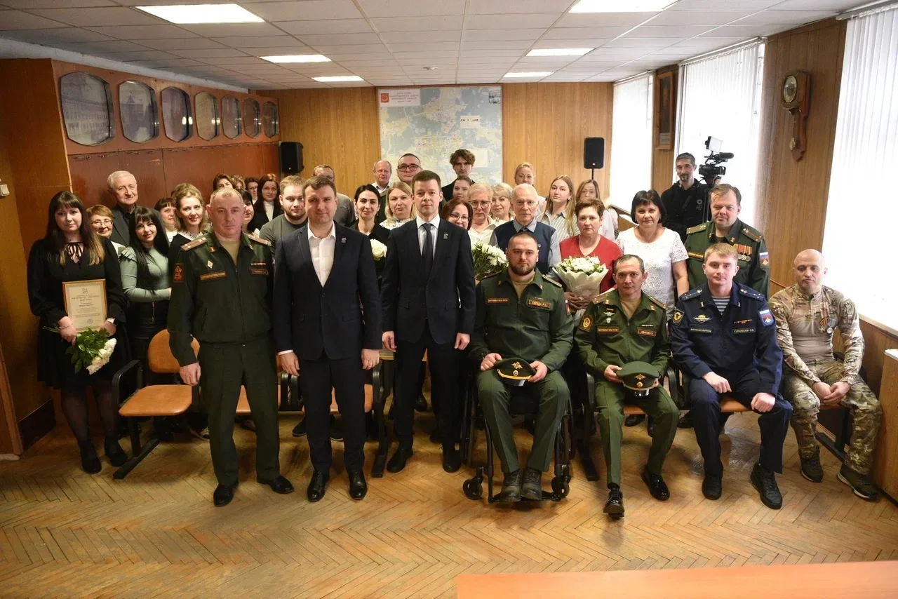 Поздравил сотрудников военного комиссариата Балашихи и Реутова и лично Сергея Борисовича Чиркина с п