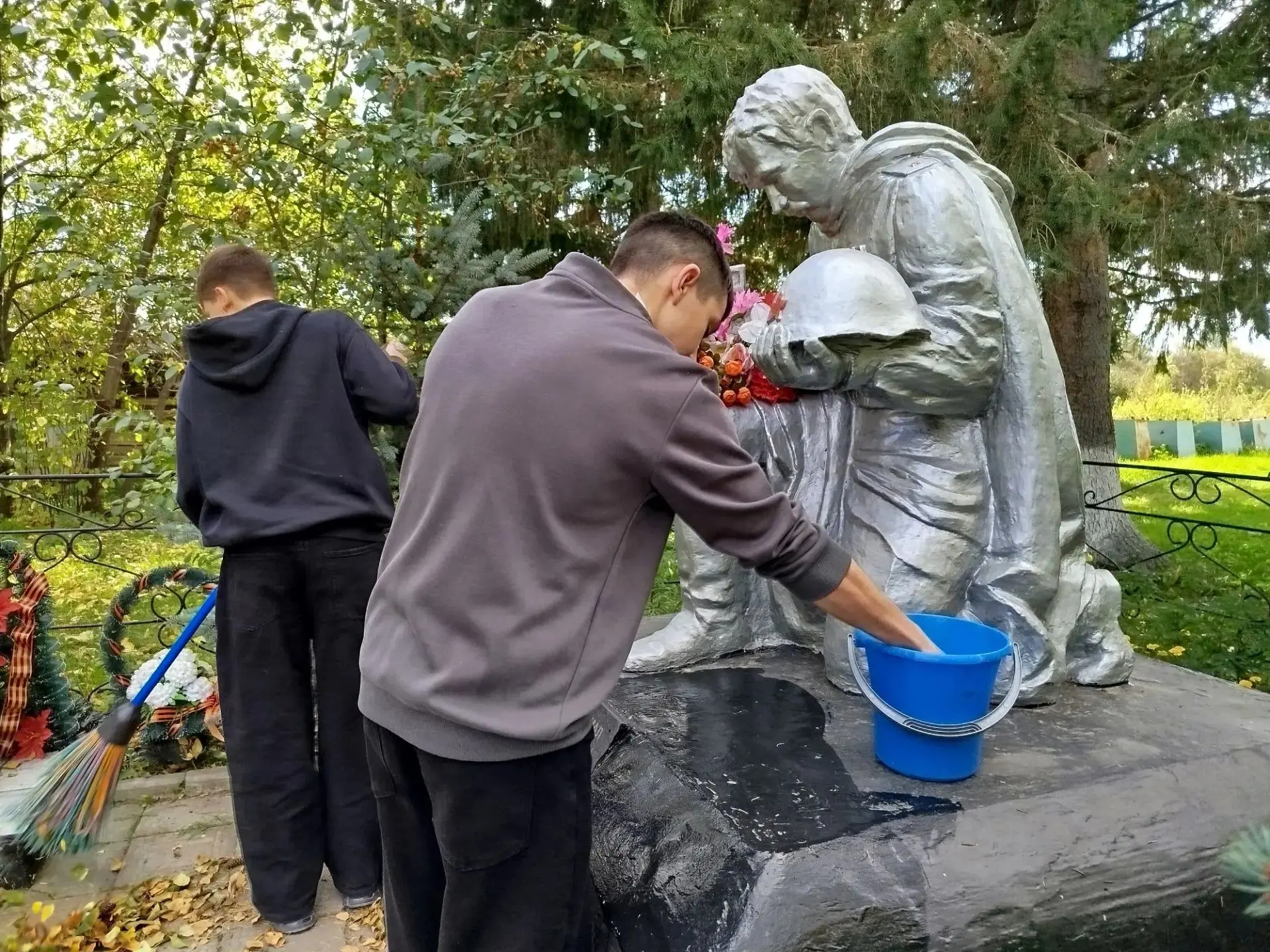 Сегодня в МБОУ Куяновской СОШ состоялась патриотическая акция «Сохраним память», приуро...