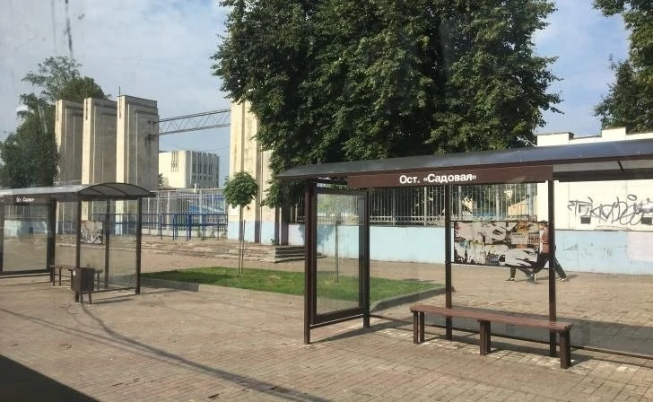 В Курске вандалы повредили 22 новые остановки
