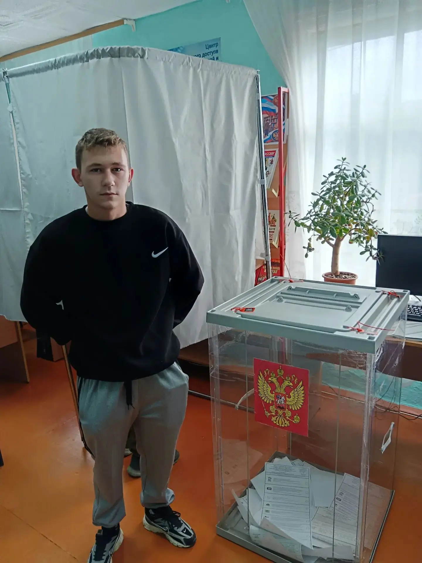 Уважаемые жители! У нас отличный пример для подражания: сегодня на участок пришел наш м...