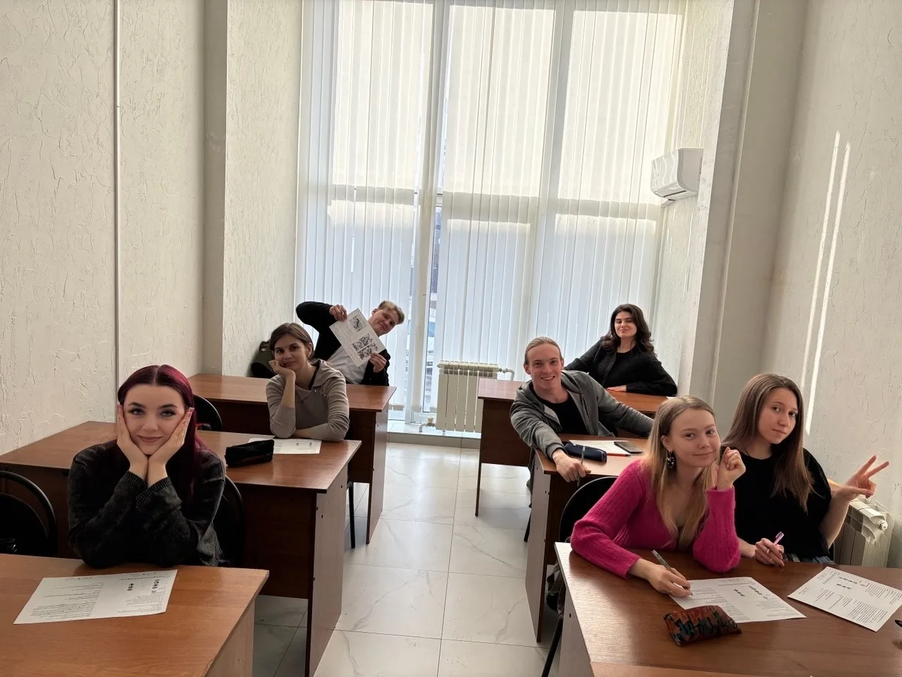 Студенты музыкального и гуманитарно-творческого факультетов института искусств, обучающиеся на 1, 2,