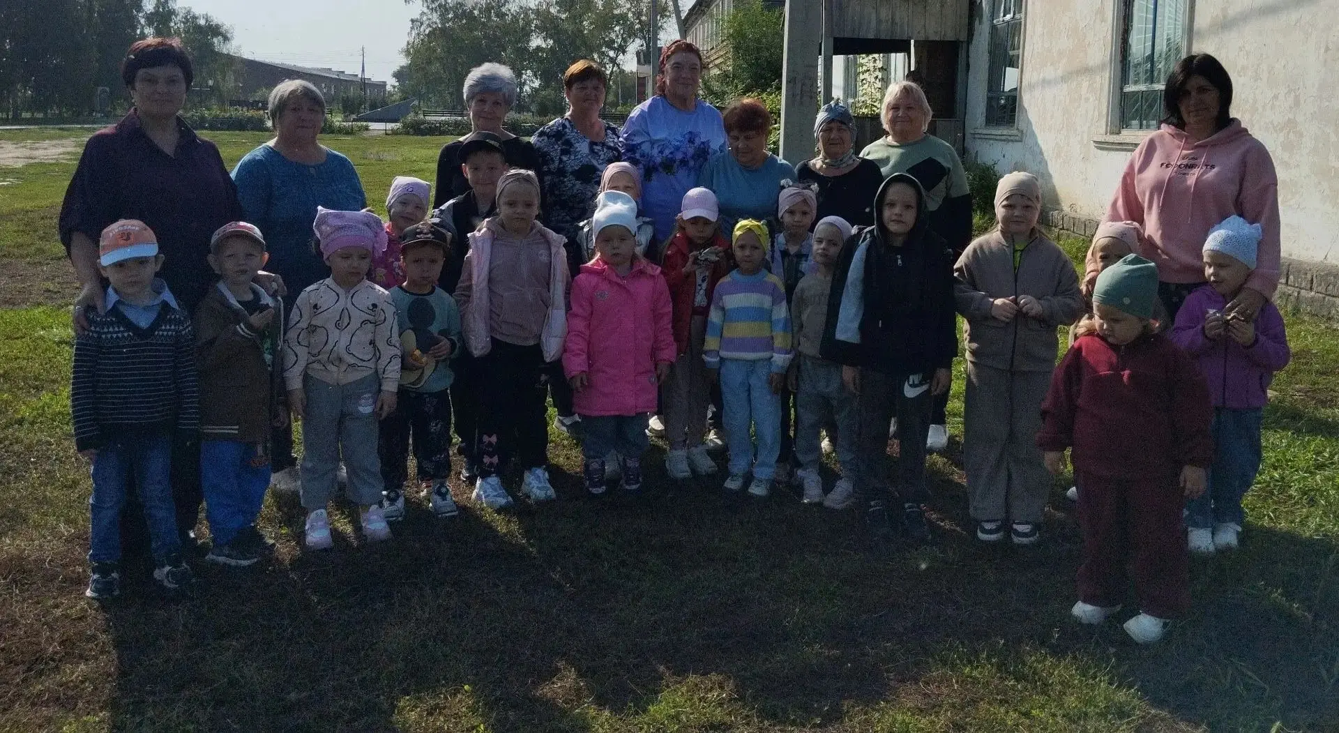 Сегодня прошла встреча ребят из средней и подготовительной групп детского сада «Ромашка...