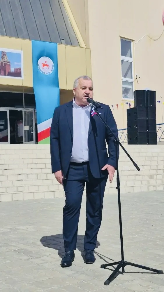 В праздничный день депутат Государственного собрания (Ил Тумэн) Республики Саха (Якутия) Домброван С