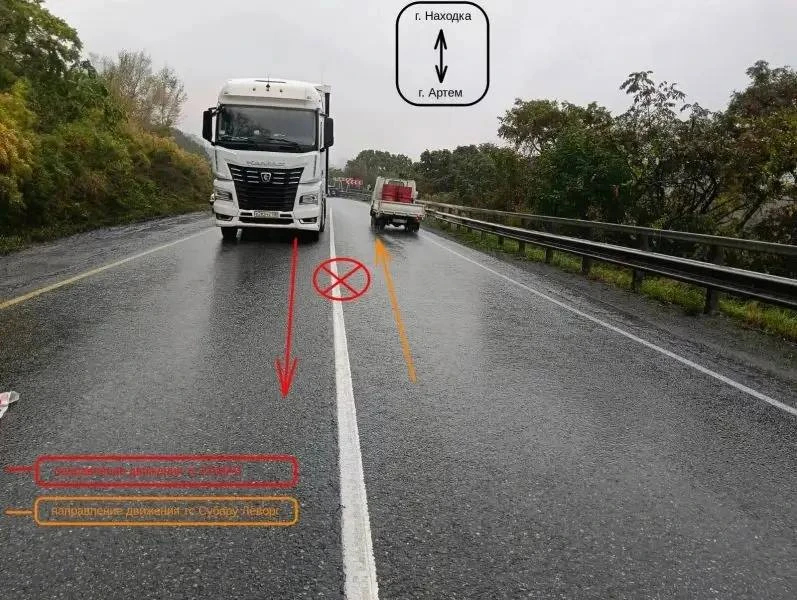 🚗КамАЗ с прицепом столкнулся со встречной «Субару» на трассе по пути в Находку