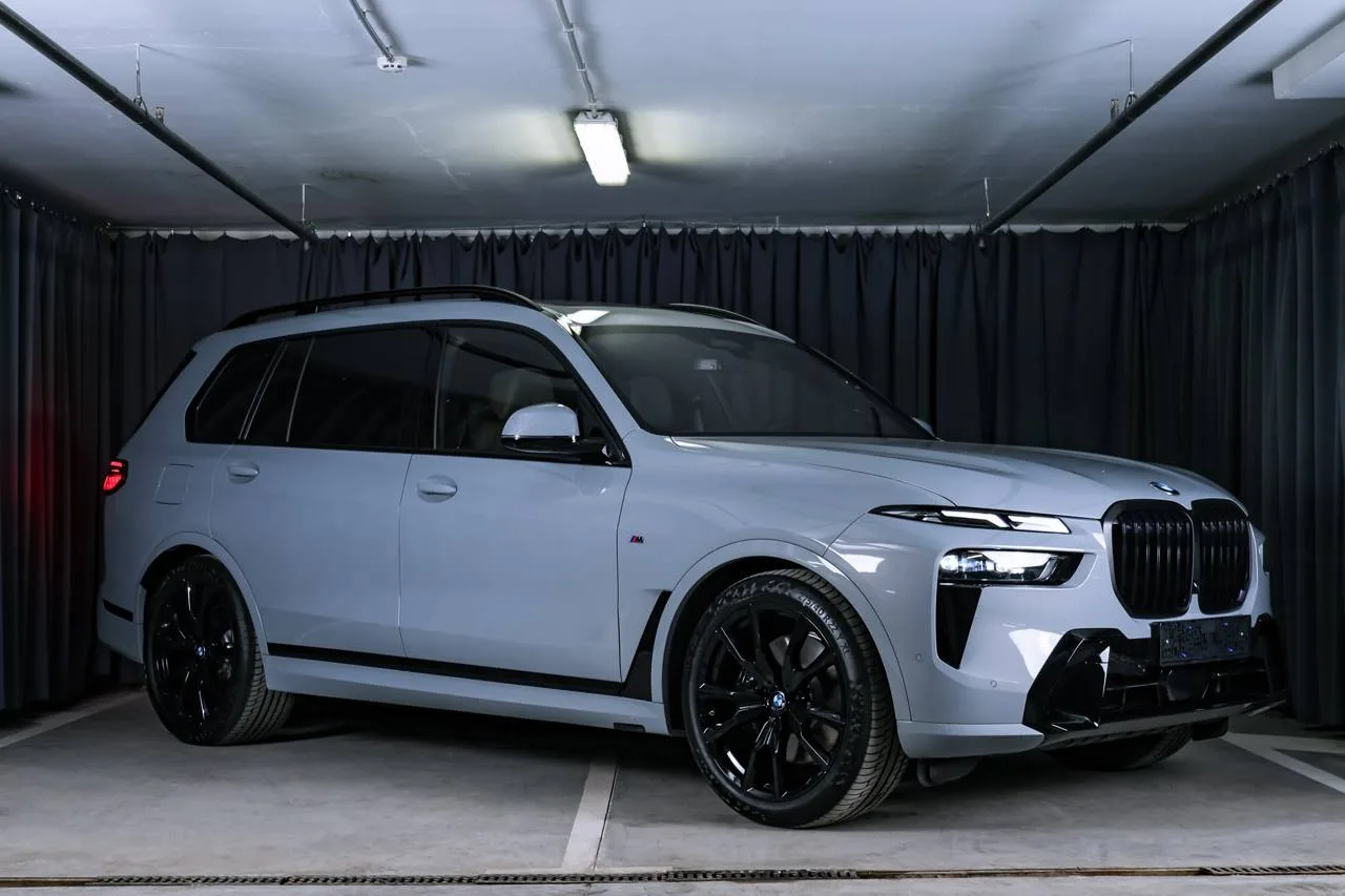 BMW X7 40d xDrive M Sport pro 3.0 дизель 2026 (серый на кофе)
