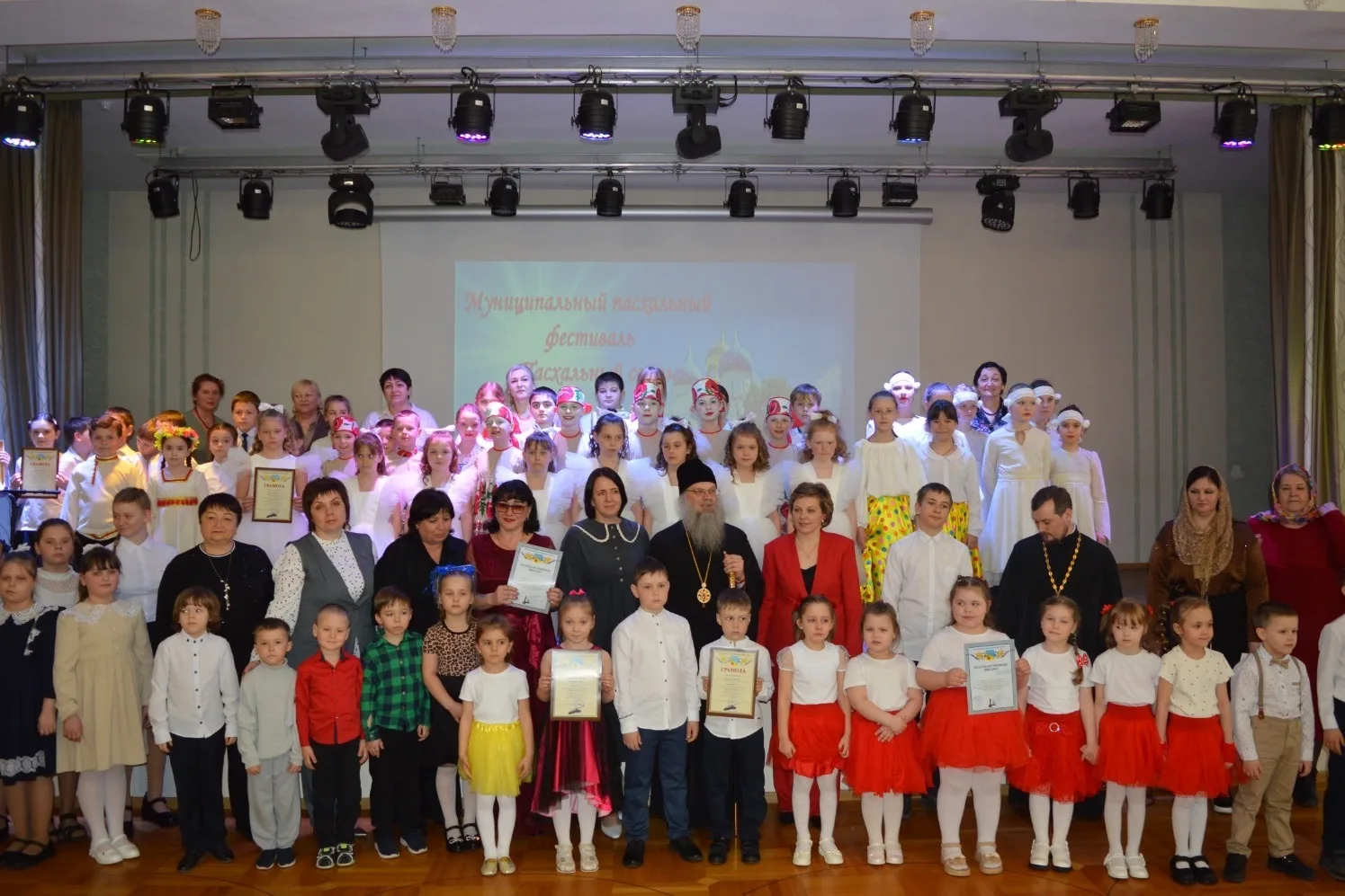 Праздник света и добра: в Петровском прошёл пасхальный фестиваль 🕊✨
