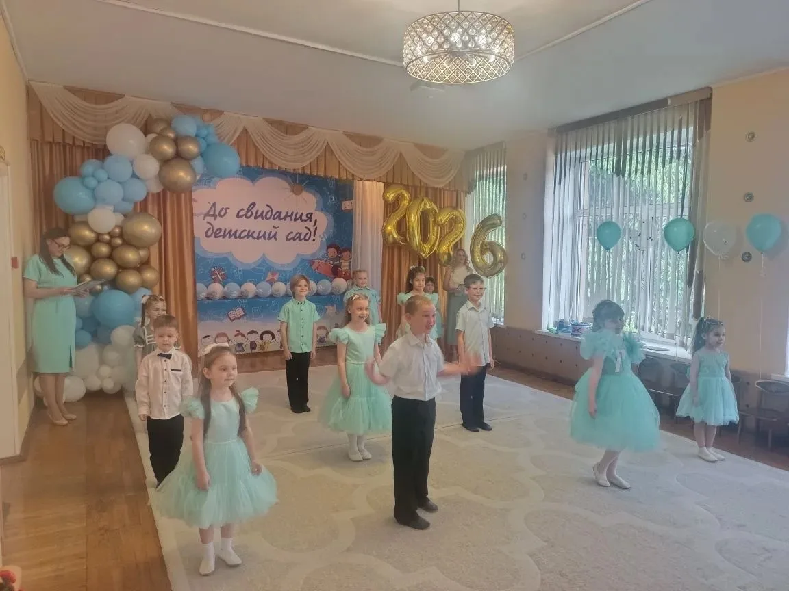 Как и обещали, "Карусель выпускных" нас кружит, кружит и кружит!!!