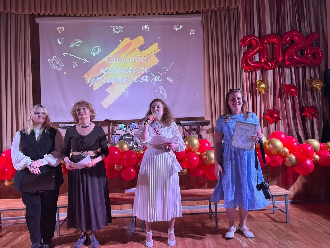 Выпускной в 4-х классах  🎓 В школе прошли выпускные для ребят, которые завершили обучение в 4-х клас